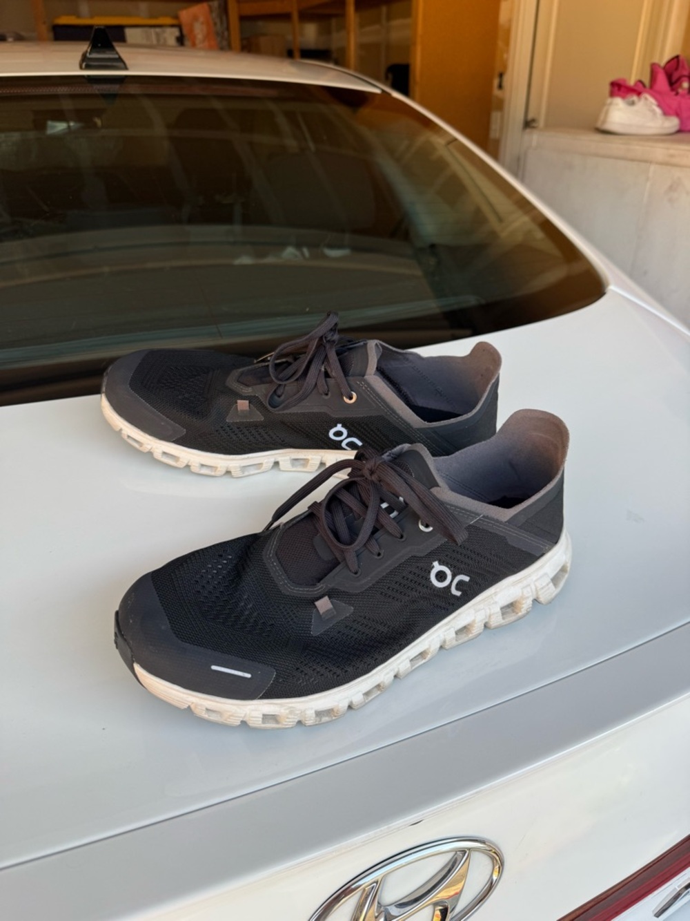 On Cloud 6 Coast Black and White, size 12